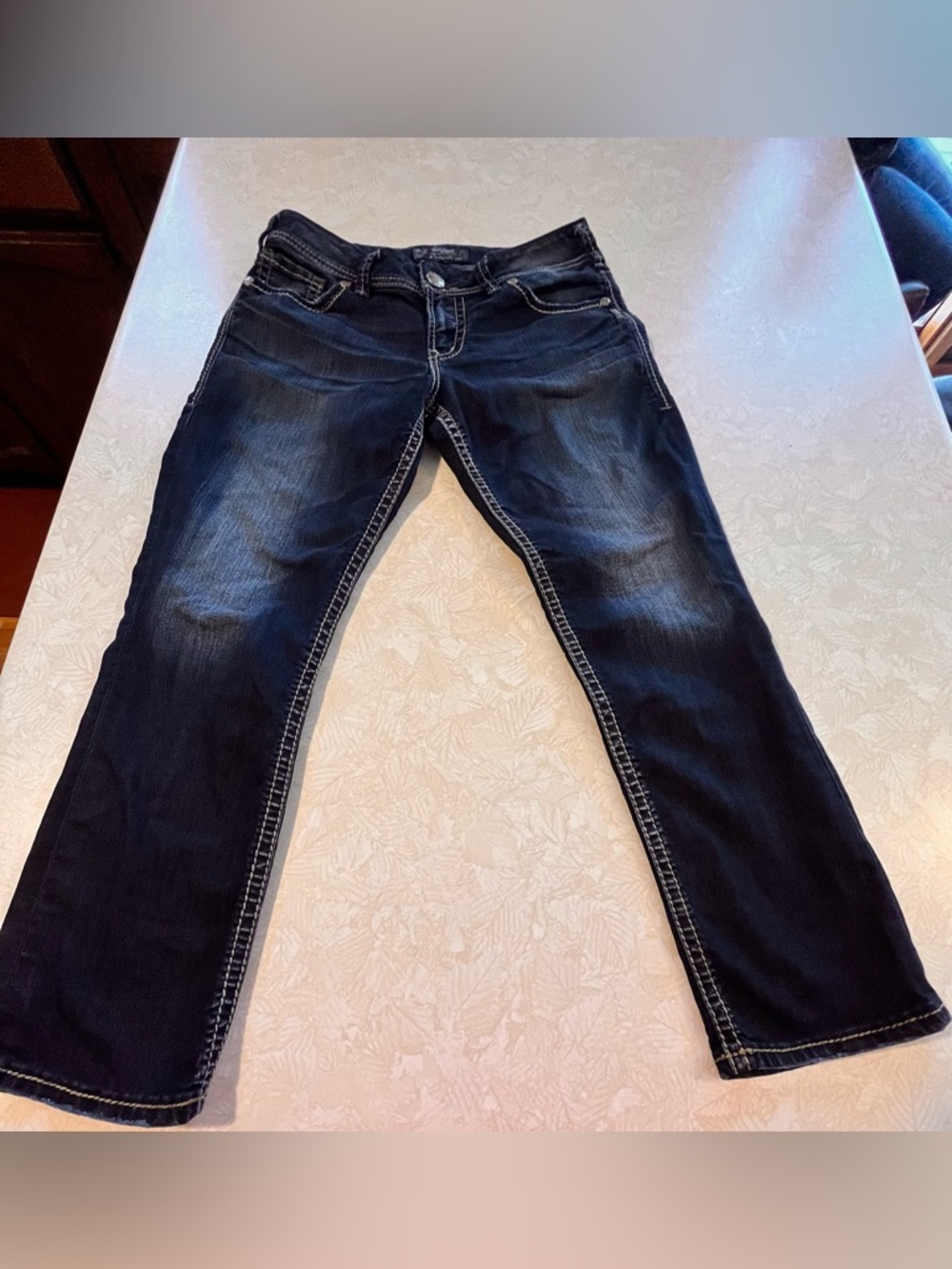 Women’s Silver Dark Wash Straight Leg capri Jeans -size 29